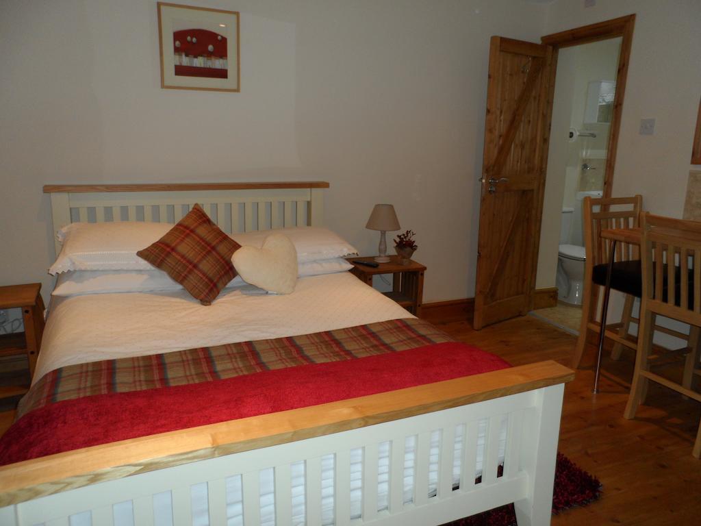 The Stables - Deer Park Farm Bed & Breakfast โซลิฮัล ภายนอก รูปภาพ